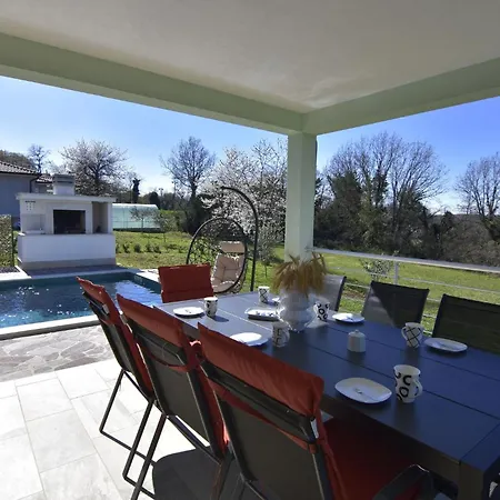 Villa Comfortable With Pool