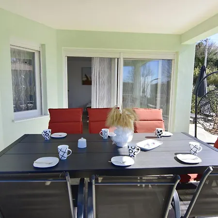 Βίλα Comfortable With Pool *