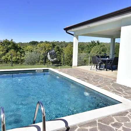 Comfortable With Pool *