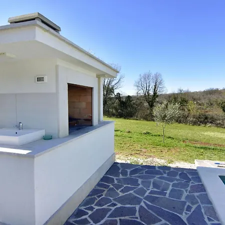 Βίλα Comfortable With Pool *